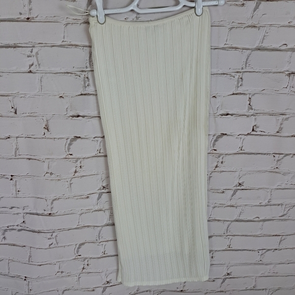 ARITZIA Babaton Ribbed Bodycon Midi skirt - Picture 3 of 7